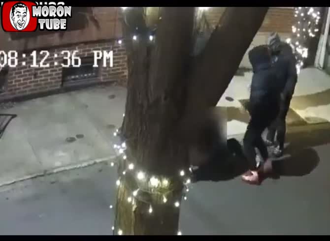 Video :A 30-year-old lady was beaten by four thugs to take her possessions